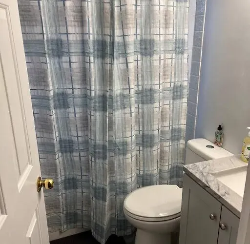 Holiday home Spacious 4br Close To Airport For Work And Families *