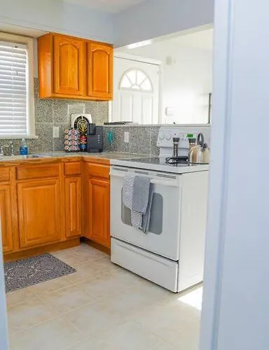 Holiday home Spacious 4br Close To Airport For Work And Families *