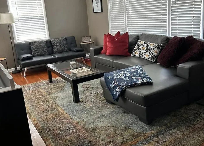 Spacious 4br Close To Airport For Work And Families